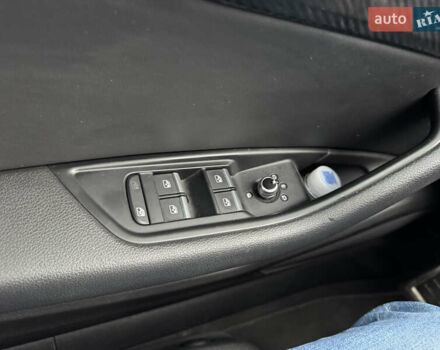 Ауді А4 2017 у Сумах на Automoto.ua Чорний Ауді А4, об'ємом двигуна 1.97 л та пробігом 197 тис. км за 24000 $, фото 30 на Automoto.ua