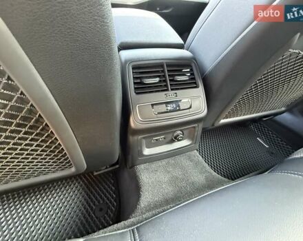 Чорний Ауді А4, об'ємом двигуна 1.98 л та пробігом 4 тис. км за 44000 $, фото 92 на Automoto.ua
