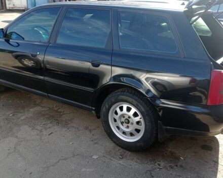 Черный Ауди А4, объемом двигателя 1.8 л и пробегом 290 тыс. км за 1650 $, фото 4 на Automoto.ua