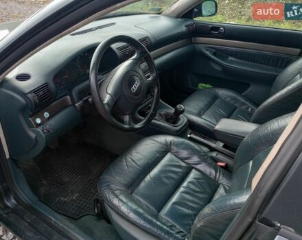Чорний Ауді А4, об'ємом двигуна 1.6 л та пробігом 294 тис. км за 3200 $, фото 3 на Automoto.ua