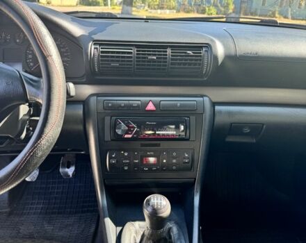 Чорний Ауді А4, об'ємом двигуна 2.5 л та пробігом 300 тис. км за 4805 $, фото 11 на Automoto.ua