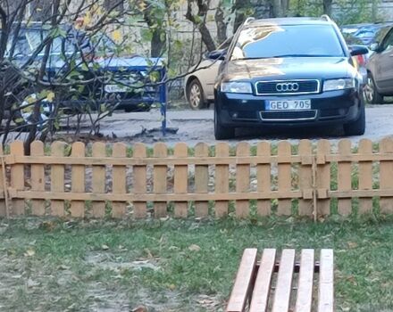 Черный Ауди А4, объемом двигателя 2.5 л и пробегом 265 тыс. км за 3000 $, фото 3 на Automoto.ua