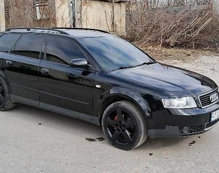 Чорний Ауді А4, об'ємом двигуна 2 л та пробігом 300 тис. км за 4400 $, фото 1 на Automoto.ua