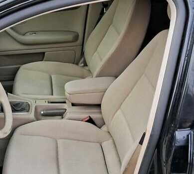Чорний Ауді А4, об'ємом двигуна 2 л та пробігом 300 тис. км за 4400 $, фото 4 на Automoto.ua