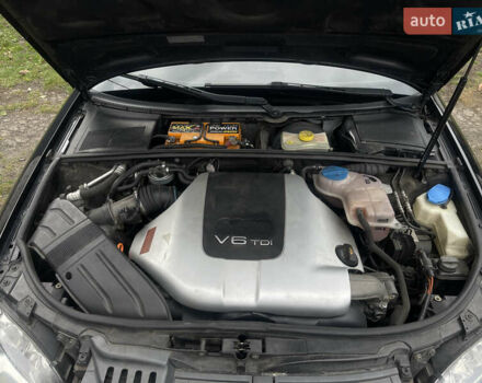 Черный Ауди А4, объемом двигателя 2.5 л и пробегом 430 тыс. км за 7400 $, фото 7 на Automoto.ua