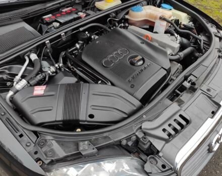 Чорний Ауді А4, об'ємом двигуна 1.8 л та пробігом 245 тис. км за 7500 $, фото 12 на Automoto.ua