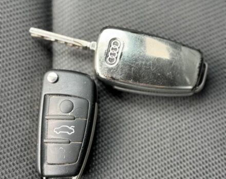 Черный Ауди А4, объемом двигателя 2 л и пробегом 300 тыс. км за 3500 $, фото 5 на Automoto.ua