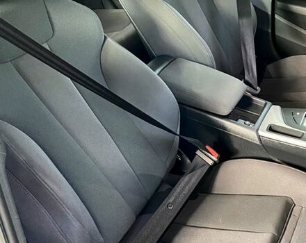 Чорний Ауді А4, об'ємом двигуна 2 л та пробігом 216 тис. км за 16000 $, фото 10 на Automoto.ua