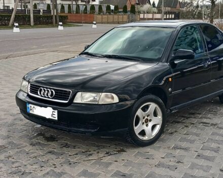 Черный Ауди А4, объемом двигателя 1.6 л и пробегом 300 тыс. км за 1800 $, фото 1 на Automoto.ua