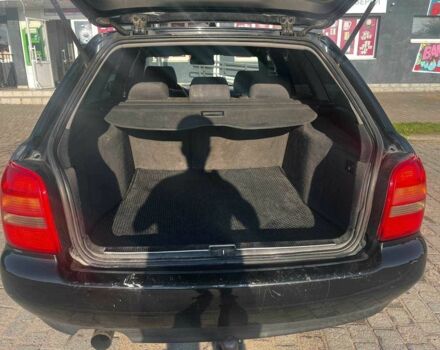 Черный Ауди А4, объемом двигателя 1.6 л и пробегом 293 тыс. км за 3900 $, фото 1 на Automoto.ua