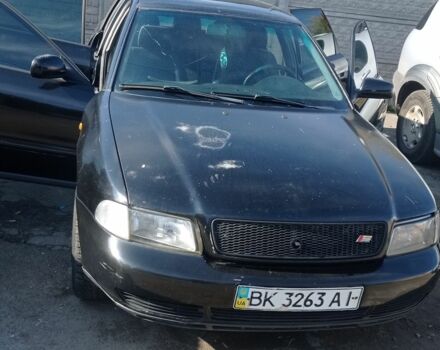 Черный Ауди А4, объемом двигателя 1.8 л и пробегом 290 тыс. км за 1650 $, фото 1 на Automoto.ua
