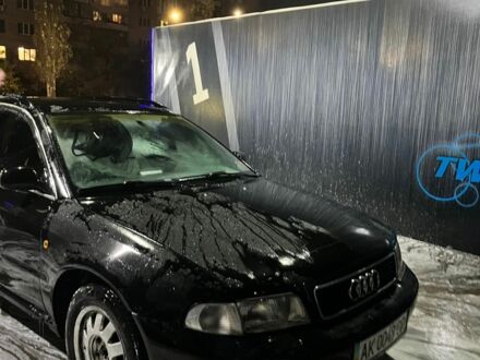 Черный Ауди А4, объемом двигателя 1.9 л и пробегом 300 тыс. км за 2844 $, фото 1 на Automoto.ua