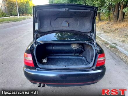 Ауді А4 1999 у Кропивницькому (Кіровограді) на Automoto.ua Чорний Ауді А4, об'ємом двигуна 1.8 л та пробігом 257 тис. км за 3500 $, фото 1 на Automoto.ua
