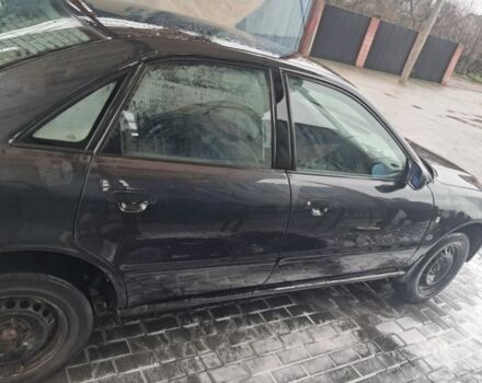 Черный Ауди А4, объемом двигателя 1.6 л и пробегом 111 тыс. км за 1250 $, фото 1 на Automoto.ua