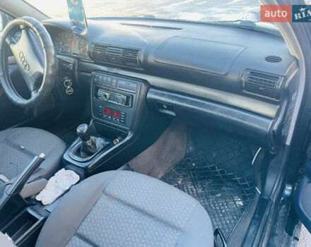 Фіолетовий Ауді А4, об'ємом двигуна 1.78 л та пробігом 350 тис. км за 2600 $, фото 5 на Automoto.ua