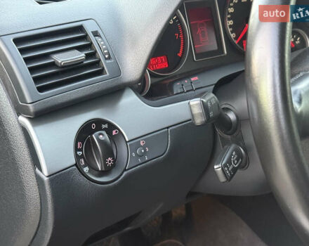 Фиолетовый Ауди А4, объемом двигателя 1.6 л и пробегом 247 тыс. км за 7400 $, фото 40 на Automoto.ua