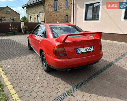 Красный Ауди А4, объемом двигателя 1.6 л и пробегом 309 тыс. км за 3200 $, фото 2 на Automoto.ua