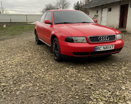 Красный Ауди А4, объемом двигателя 1.6 л и пробегом 300 тыс. км за 2999 $, фото 1 на Automoto.ua