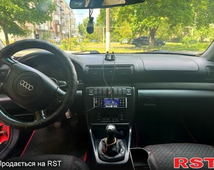 Красный Ауди А4, объемом двигателя 1.8 л и пробегом 410 тыс. км за 3350 $, фото 2 на Automoto.ua