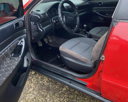 Красный Ауди А4, объемом двигателя 1.6 л и пробегом 300 тыс. км за 2999 $, фото 5 на Automoto.ua