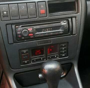 Красный Ауди А4, объемом двигателя 1.8 л и пробегом 255 тыс. км за 3500 $, фото 21 на Automoto.ua