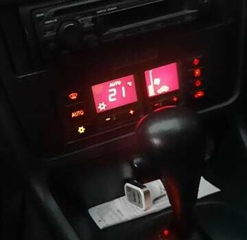 Красный Ауди А4, объемом двигателя 1.8 л и пробегом 255 тыс. км за 3500 $, фото 4 на Automoto.ua