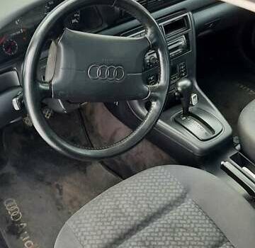 Красный Ауди А4, объемом двигателя 1.8 л и пробегом 255 тыс. км за 3500 $, фото 12 на Automoto.ua
