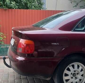 Красный Ауди А4, объемом двигателя 1.8 л и пробегом 255 тыс. км за 3500 $, фото 5 на Automoto.ua