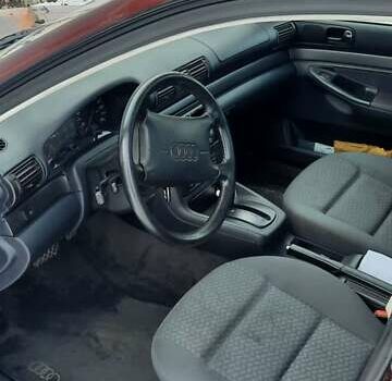 Красный Ауди А4, объемом двигателя 1.8 л и пробегом 255 тыс. км за 3500 $, фото 11 на Automoto.ua