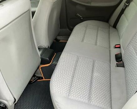 Красный Ауди А4, объемом двигателя 1.6 л и пробегом 200 тыс. км за 5100 $, фото 6 на Automoto.ua