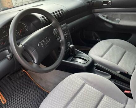 Красный Ауди А4, объемом двигателя 1.6 л и пробегом 200 тыс. км за 5100 $, фото 10 на Automoto.ua