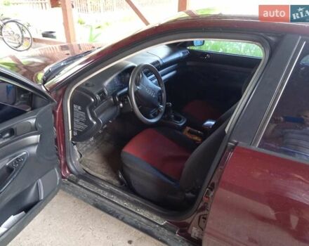 Красный Ауди А4, объемом двигателя 1.6 л и пробегом 354 тыс. км за 3500 $, фото 3 на Automoto.ua