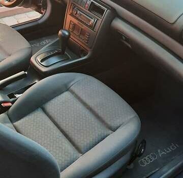 Красный Ауди А4, объемом двигателя 1.8 л и пробегом 255 тыс. км за 3500 $, фото 22 на Automoto.ua