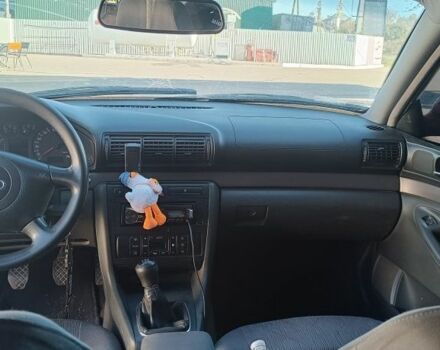 Красный Ауди А4, объемом двигателя 1.8 л и пробегом 285 тыс. км за 4300 $, фото 5 на Automoto.ua