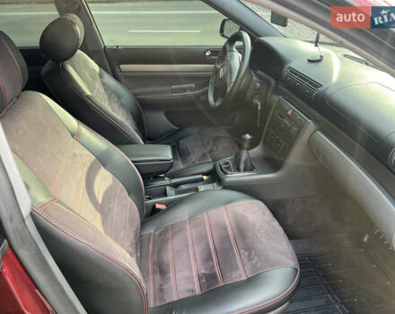 Красный Ауди А4, объемом двигателя 1.6 л и пробегом 226 тыс. км за 4300 $, фото 14 на Automoto.ua