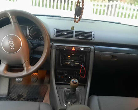 Красный Ауди А4, объемом двигателя 1.6 л и пробегом 300 тыс. км за 4900 $, фото 7 на Automoto.ua