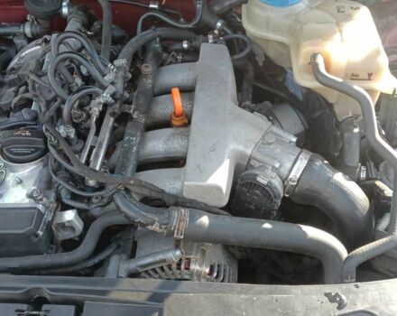 Красный Ауди А4, объемом двигателя 1.8 л и пробегом 268 тыс. км за 5700 $, фото 4 на Automoto.ua