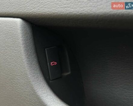 Красный Ауди А4, объемом двигателя 1.98 л и пробегом 229 тыс. км за 7300 $, фото 14 на Automoto.ua