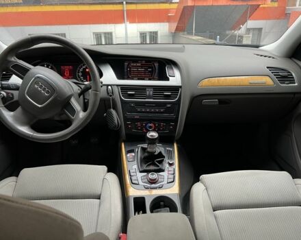 Красный Ауди А4, объемом двигателя 3.2 л и пробегом 201 тыс. км за 8500 $, фото 8 на Automoto.ua