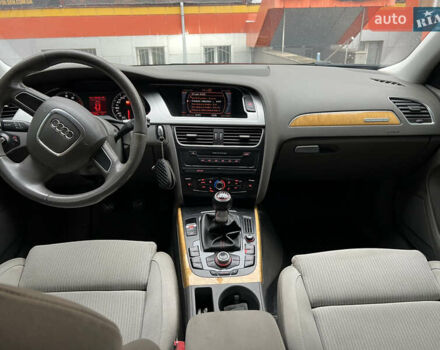 Красный Ауди А4, объемом двигателя 3.2 л и пробегом 201 тыс. км за 8500 $, фото 8 на Automoto.ua