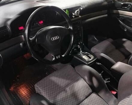 Красный Ауди А4, объемом двигателя 1.8 л и пробегом 275 тыс. км за 3555 $, фото 3 на Automoto.ua
