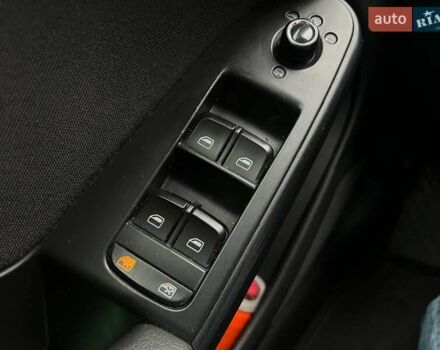 Червоний Ауді А4, об'ємом двигуна 2 л та пробігом 333 тис. км за 8690 $, фото 9 на Automoto.ua