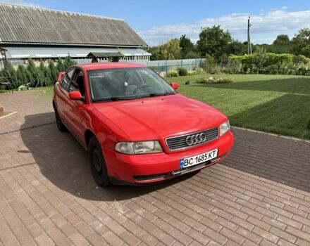 Красный Ауди А4, объемом двигателя 1.6 л и пробегом 309 тыс. км за 2200 $, фото 1 на Automoto.ua