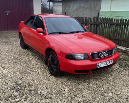 Красный Ауди А4, объемом двигателя 1.6 л и пробегом 300 тыс. км за 2750 $, фото 1 на Automoto.ua