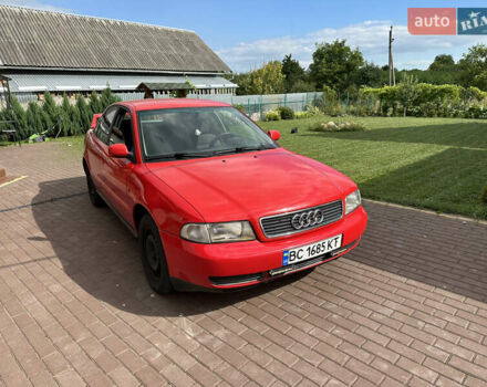 Красный Ауди А4, объемом двигателя 1.6 л и пробегом 309 тыс. км за 3200 $, фото 1 на Automoto.ua