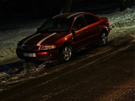 Красный Ауди А4, объемом двигателя 1.6 л и пробегом 210 тыс. км за 2200 $, фото 1 на Automoto.ua