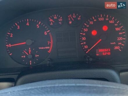 Червоний Ауді А4, об'ємом двигуна 1.6 л та пробігом 306 тис. км за 3500 $, фото 1 на Automoto.ua