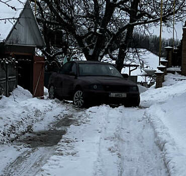 Червоний Ауді А4, об'ємом двигуна 1.6 л та пробігом 333 тис. км за 3000 $, фото 1 на Automoto.ua