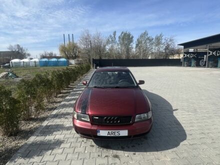 Ауди А4 1998 в Кельменцах на Automoto.ua Красный Ауди А4, объемом двигателя 1.6 л и пробегом 308 тыс. км за 3300 $, фото 1 на Automoto.ua