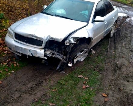 Ауді А4, об'ємом двигуна 2.4 л та пробігом 384 тис. км за 1000 $, фото 2 на Automoto.ua